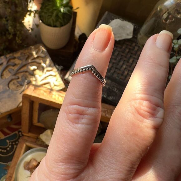 V-Shape Dotted Sterling Silver Toe Ring - Picture 3 of 5